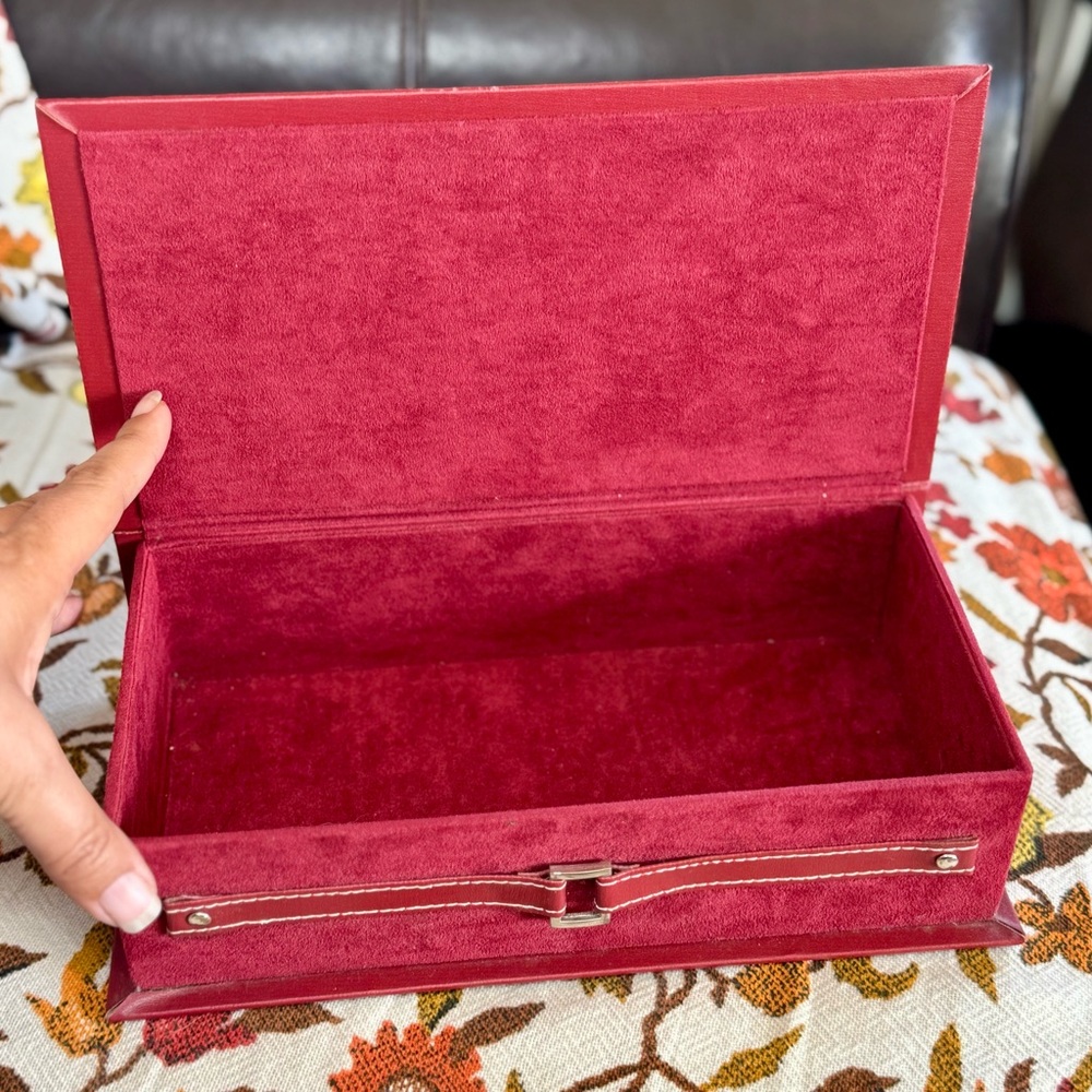 Antique Luxurious Red Velvet Storage Box with Hinged Lid - Picture 13 of 14